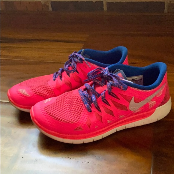 Nike Tennis Shoes - Picture 3 of 5